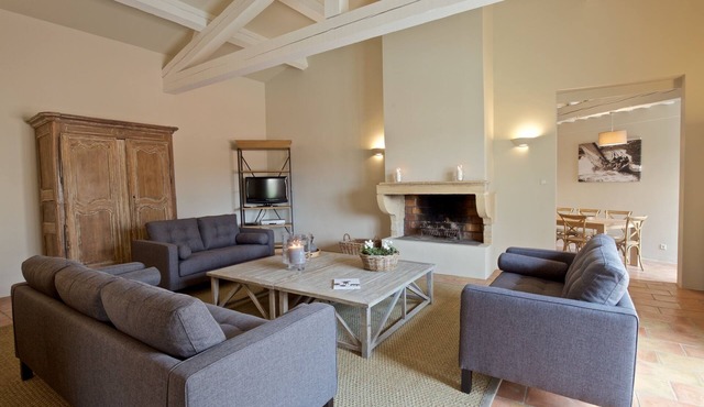 Beautiful village house in Goult