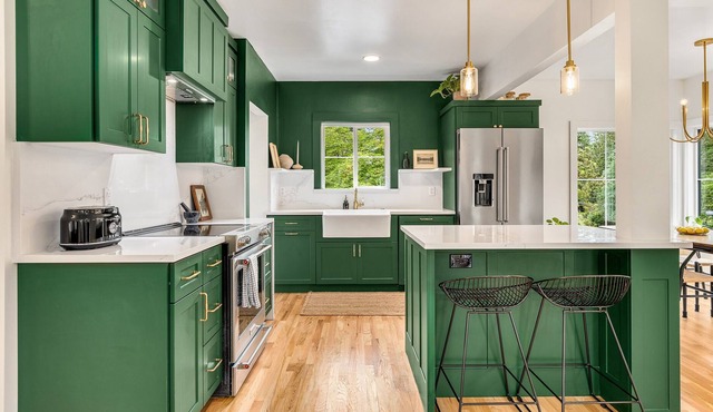 Beautiful Vintage Home in the Heart of Camas 5 beds