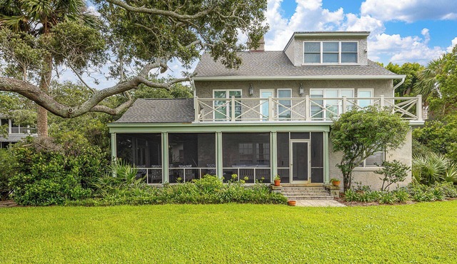 Beautiful Waterfront Historic Home near the Pier Village!