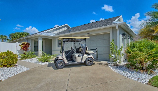 BEAUTIFUL WALK TO BROWNWOOD SQUARE ELEC 4 SEAT CART INCLUDED THE VILLAGES FL
