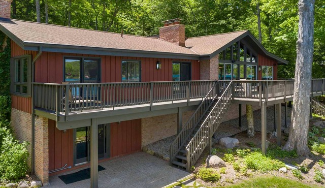 Beautiful Walloon Lake home near Boyne City!