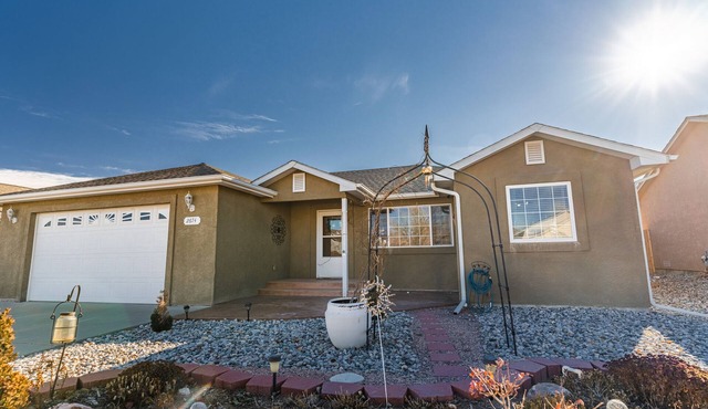 Beautiful Warm and Spacious Home, 3bed/2 full bath