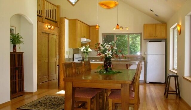 Beautiful, Warm & Welcoming-Redwoods, River, Beaches includes Hot tub