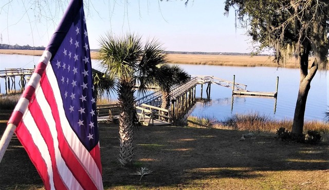 Beautiful Waterfront with Deep Water/Dock Float/Pier