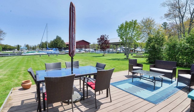 BEAUTIFUL WATER FRONT AND BOATER LOVER