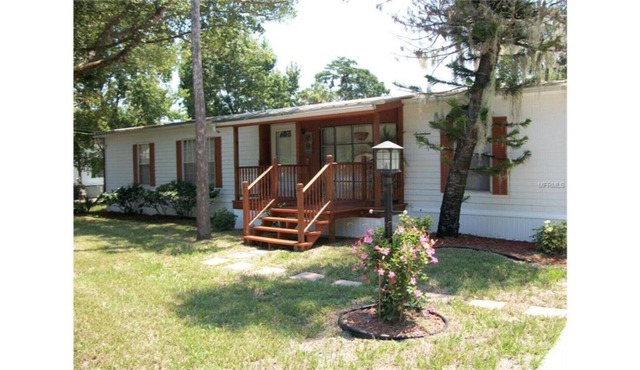 Beautiful Water Front Astor Cottage w Pool, Hot tub, Huge Deck & Wifi