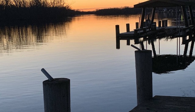 Beautiful water front cottage with beautiful views and wonderful dock