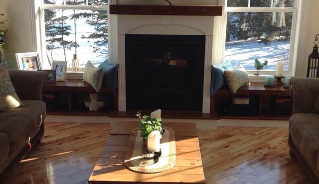 Beautiful water's edge 2 bedroom vacation home