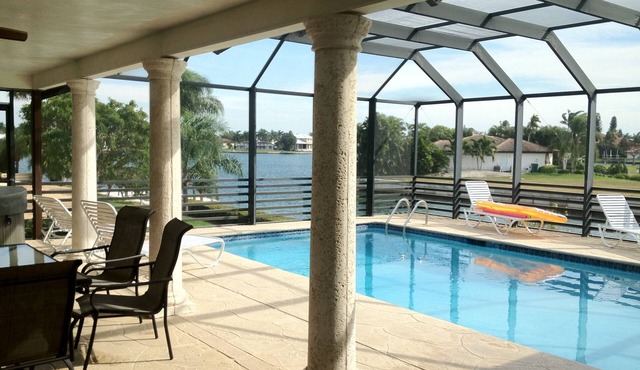 Beautiful Water Views, 10-min Walk to Beach, 6-min Walk to Restaurants, 5 Bikes