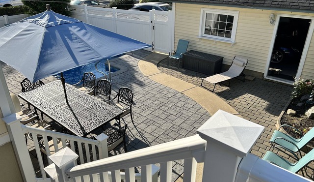 Beautiful water views and pool, minutes to everything!