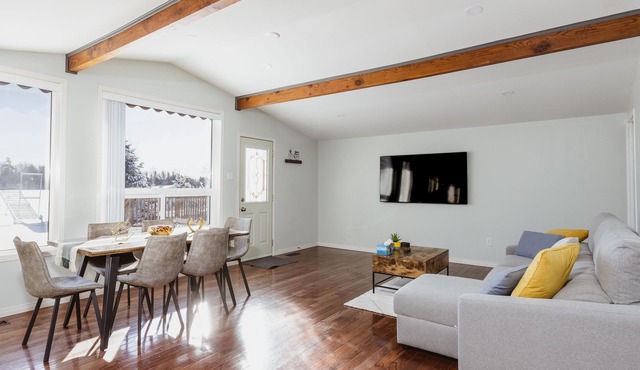 Beautiful Waterfront Cottage