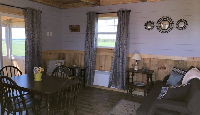 Beautiful Waterfront Studio Cottage