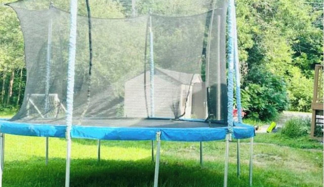 Beautiful Waterfront Cottage with Hot Tub in South Muskoka