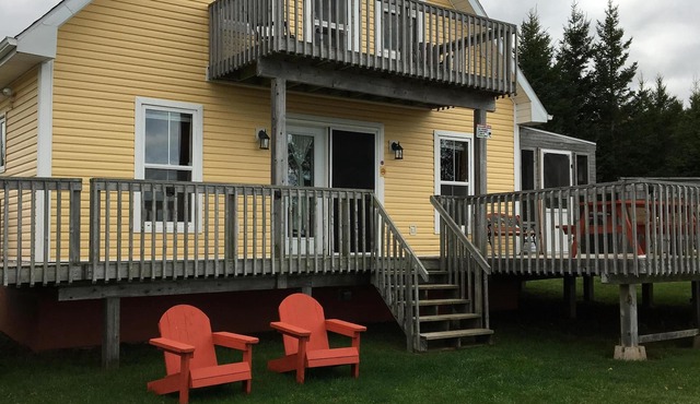 Beautiful waterfront cottage with spectacular view!