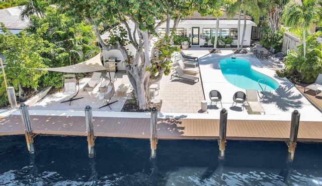 Beautiful Waterfront Condo on Canal with Pool & Walk to Beach! Boat Watch! 2b/2b