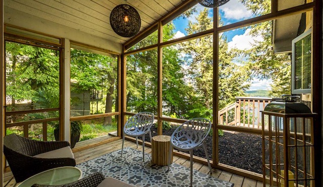 Beautiful Waterfront Peninsula Lake Year Round Cottage w/All Day Sun!