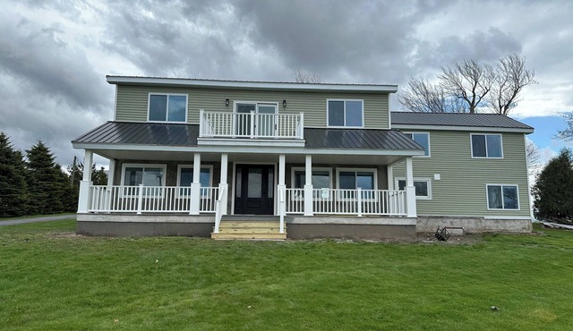 ~Beautiful Waterfront Family Getaway: Immerse Yourself in Nature's Beauty!~