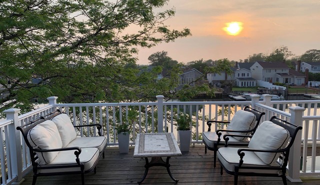 Beautiful Waterfront Home Near The Beach