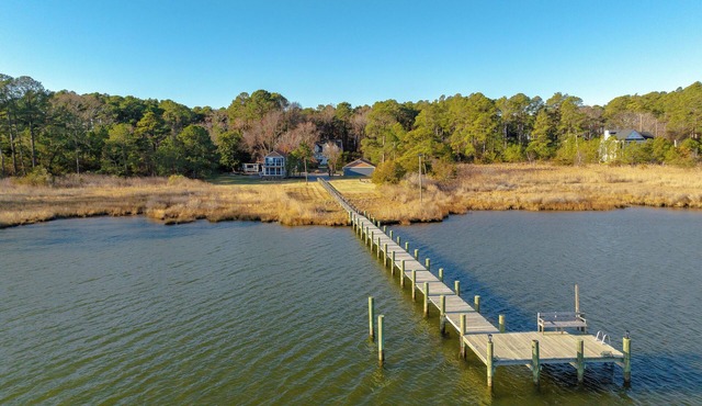Beautiful Waterfront 2-bedroom cottage in tranquil Piney Point with WiFi, AC