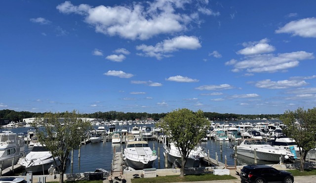 Beautiful Waterfront Condo with pool access. Spring Lake - Grand Haven area