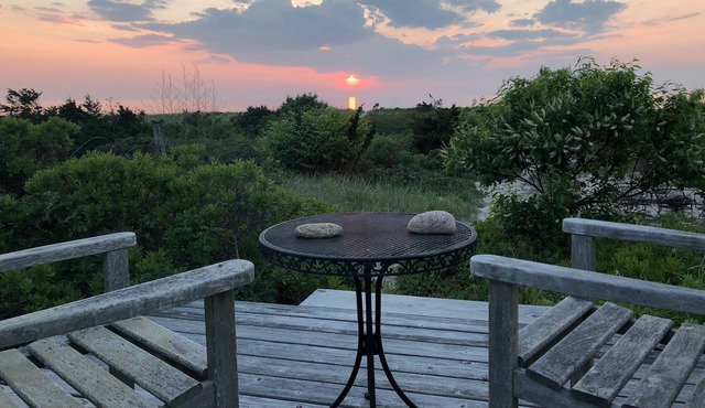 Beautiful waterfront 2BR/2BA cottage, Great location in North Fork wine country