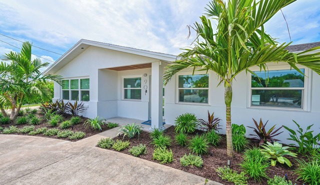 Beautiful Waterfront 3-bedroom house with dock space in serene Palmetto