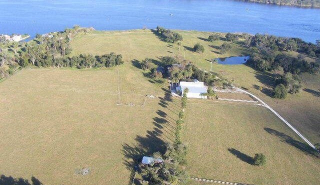 Beautiful Waterfront 60 Acre Country Ranch, St. John's River