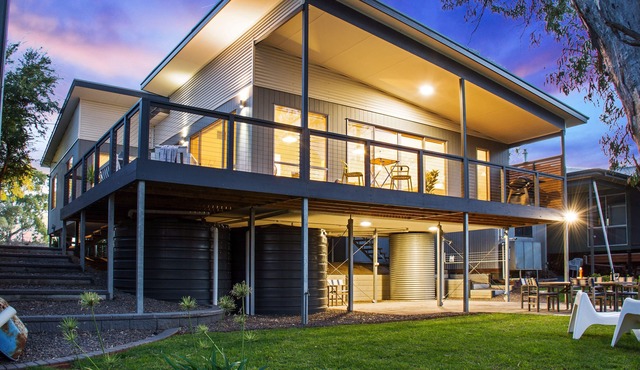 Beautiful waterfront holiday house, overlooking Murray River. Privately owned.