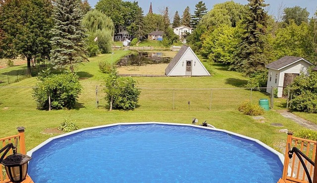 Beautiful Waterfront Cottage with Pool & HomeTheater