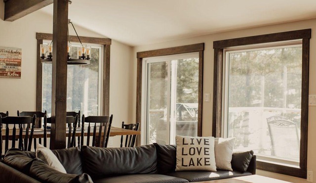 Beautiful Waterfront 4 Season Lake House