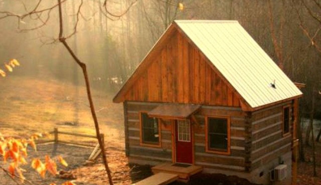 Beautiful Waterfront Cabin with Hot Tub near Winston-Salem, North Carolina