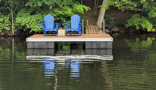 Beautiful waterfront Cottage with Private Dock located on Bob's Lake.