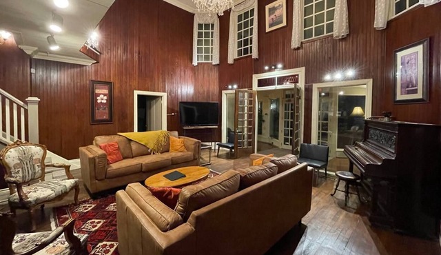 Beautiful Waterfront Cottage - Only 1.5 hour away from Toronto!