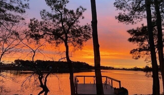 Beautiful Waterfront Cottage near Downtown Norfolk- A Peaceful Secluded Paradise