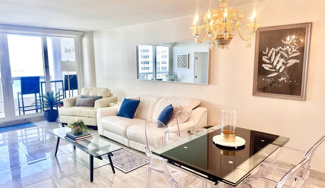 Beautiful Waterfront Condo near Wynwood, Design Dist.