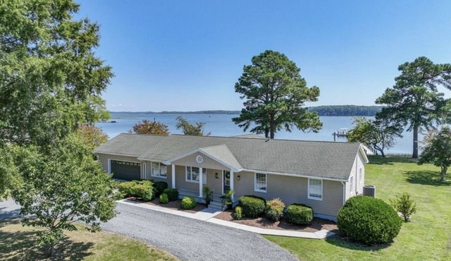 Beautiful waterfront family friendly home.