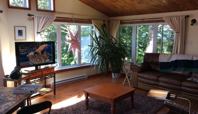 Beautiful Waterfront Four Season Cottage Near Tremblant CITQ #305626
