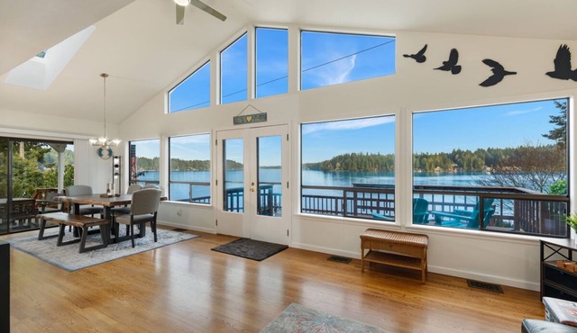 Beautiful Waterfront Getaway