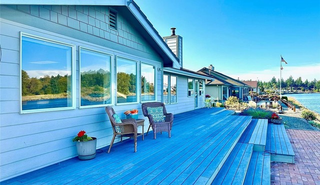 Beautiful Waterfront home right on the Swinomish Channel