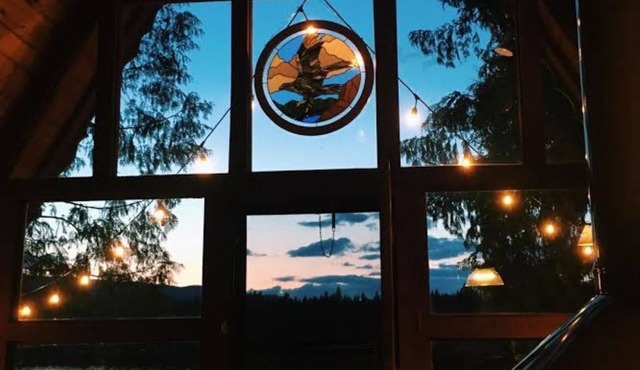 Beautiful Waterfront Hideaway at Sacheen Lake