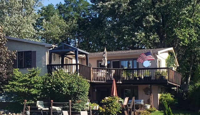 Beautiful Waterfront Home on Baugo Bay