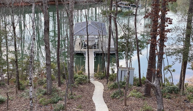 Beautiful waterfront home on a private cove in Lake Keowee w/hot tub