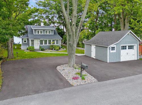 Beautiful Waterfront House in Owasco Lake