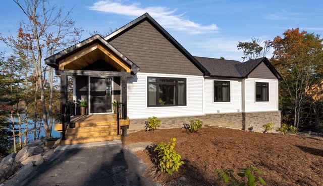 Beautiful Waterfront Muskoka , New Cottage on Stewart Lake