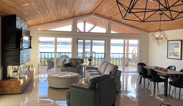 Beautiful Waterfront Retreat