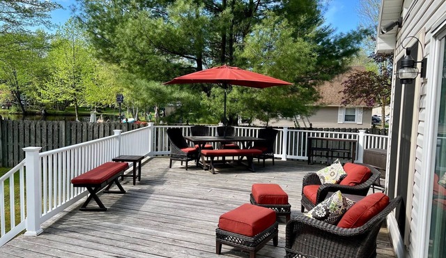 ~BEAUTIFUL WATERFRONT HOME, SYLVAN BEACH~