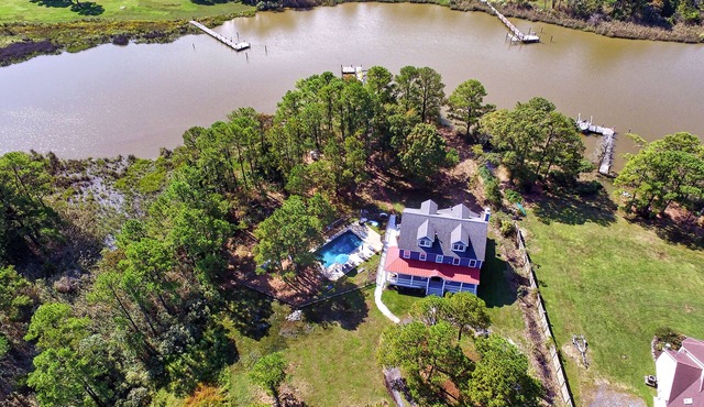 Beautiful, Waterfront Home - Perfect as Hunting Lodge - Come for Water Fowl!