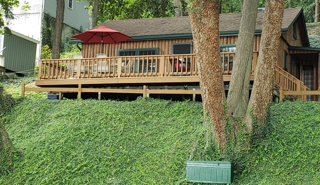 Beautiful waterfront cottage on Keuka Lake