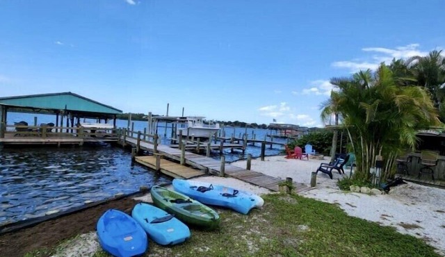 Beautiful waterfront bungalow. Great for family vacation or couples fishing week