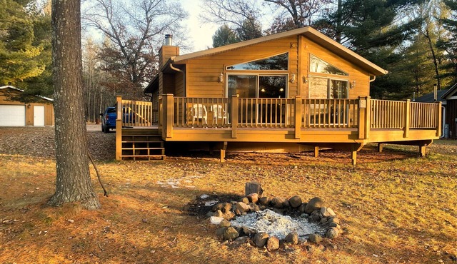 Beautiful waterfront and wildlife views in this quiet riverfront cabin